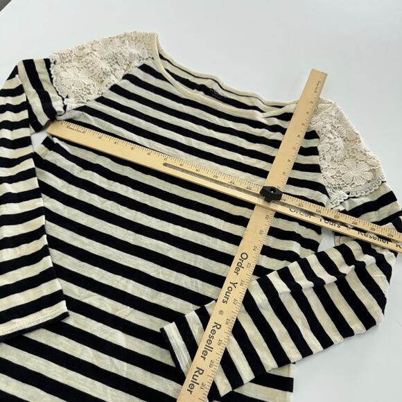 Ann Taylor LOFT‎ Top Womens Medium Cream Black Striped Lace Shoulder Blouse - Picture 6 of 7